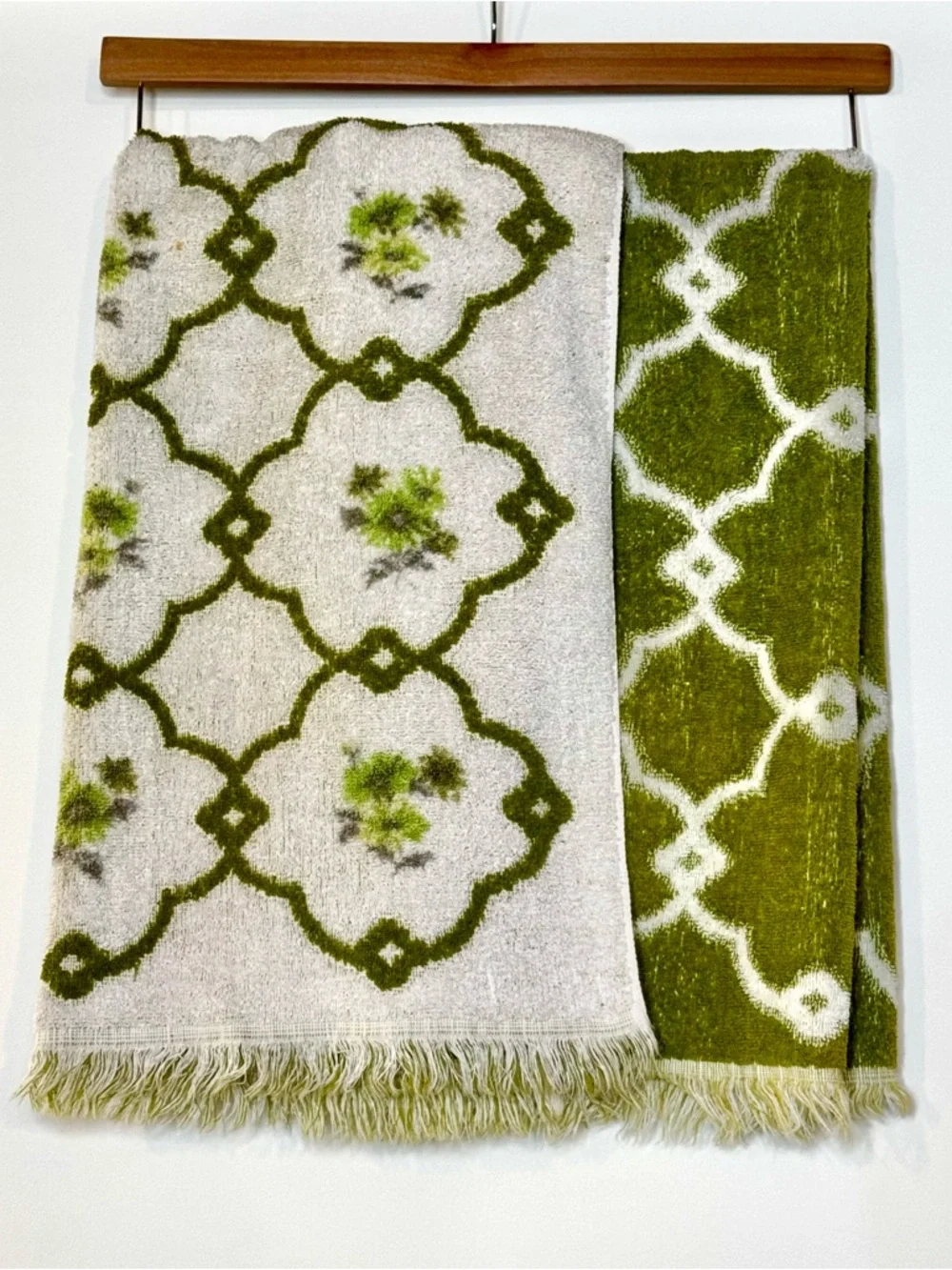 White Cross-Fashion Manor Green and White Cotton Towels